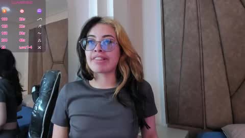 isabela Collins online show from 11/11/25, 12:16