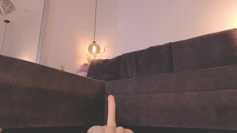 Isabela online show from 12/15/25, 11:47