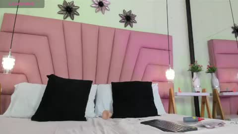 Mommy Isa online show from 04/18/26, 01:37