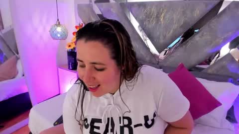 Snapshot of isabela_parkerr chatting on 06/03/26, 12:19 Mommy Isa online show from 06/03/26, 12:19
