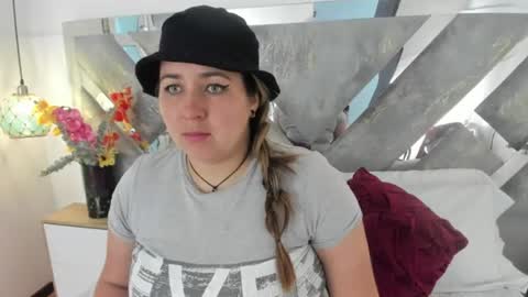 Snapshot of isabela_parkerr chatting on 07/21/26, 12:40 Mommy Isa online show from 07/21/26, 12:40