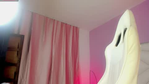 I S A B E L A ISA  online show from 10/12/25, 04:11