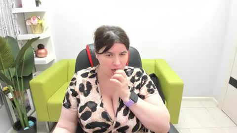 Snapshot of isabelabell chatting on 02/16/25, 08:32 Isabela online show from 02/16/25, 08:32