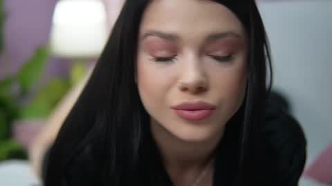  Isabel  online show from 12/04/25, 06:38