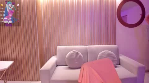 Isabel Bornner online show from 10/08/25, 07:11