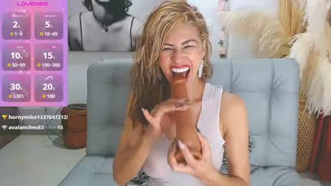 Snapshot of isabelhot1 chatting on 02/14/25, 08:48 Isabel online show from 02/14/25, 08:48
