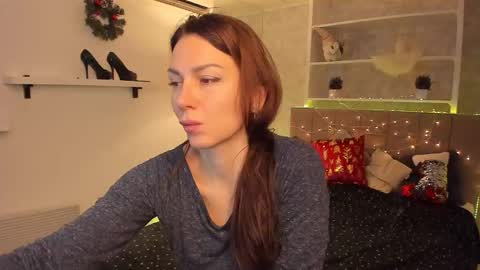 IsabelKiss online show from 12/15/25, 07:01