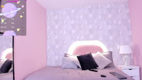 Snapshot of isabella__milf chatting on 07/18/26, 07:17 isabella__milf online show from 07/18/26, 07:17