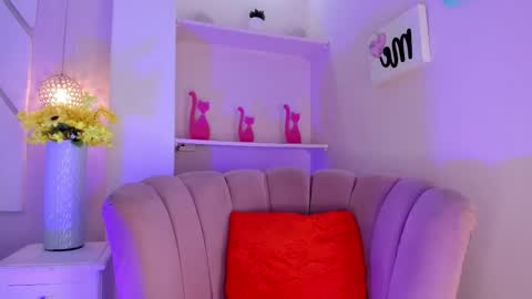 Snapshot of isabella__shine chatting on 04/29/26, 04:00 Isa online show from 04/29/26, 04:00