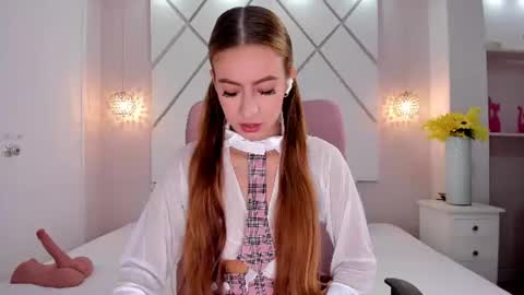 Snapshot of isabella__shine chatting on 07/02/26, 04:35 Isa online show from 07/02/26, 04:35