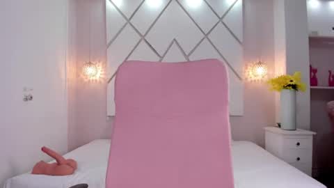Snapshot of isabella__shine chatting on 07/08/26, 04:00 Isa online show from 07/08/26, 04:00