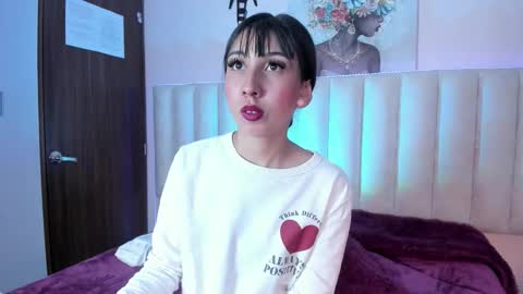 isabella_crofts online show from 12/23/25, 03:04