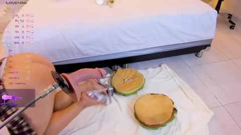 Isa online show from 04/22/26, 04:04