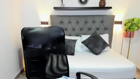 Isabel florez online show from 02/26/25, 12:03