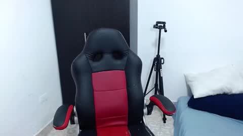 Snapshot of isabella_hots chatting on 12/05/24, 10:44 estefania online show from 12/05/24, 10:44