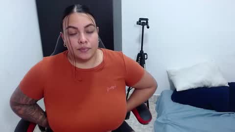 Snapshot of isabella_hots chatting on 12/05/24, 09:06 estefania online show from 12/05/24, 09:06