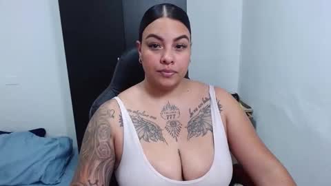 Snapshot of isabella_hots chatting on 02/14/25, 09:13 estefania online show from 02/14/25, 09:13