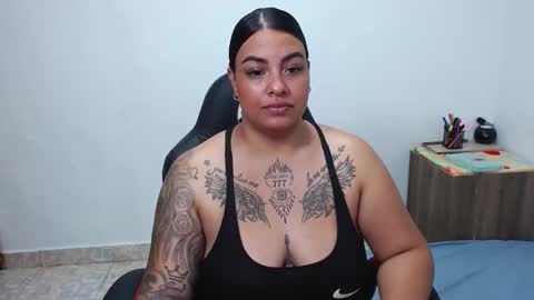 Snapshot of isabella_hots chatting on 02/22/25, 09:34 estefania online show from 02/22/25, 09:34