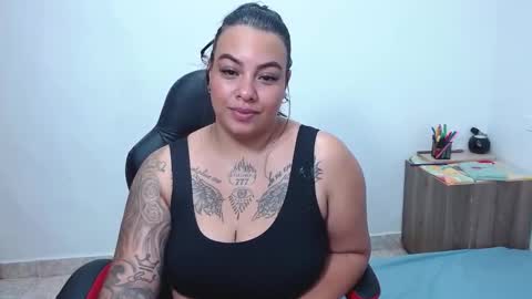 Snapshot of isabella_hots chatting on 02/26/25, 09:53 estefania online show from 02/26/25, 09:53