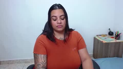 Snapshot of isabella_hots chatting on 02/28/25, 10:30 estefania online show from 02/28/25, 10:30