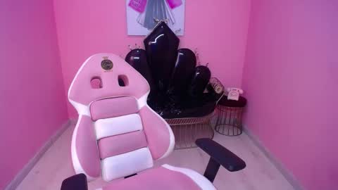 Isa  online show from 10/29/25, 02:19