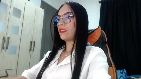 isabella_piercee online show from 05/19/26, 09:59