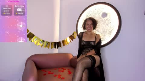 Snapshot of isabella_rosssi1 chatting on 09/25/25, 04:05 isabella_rosssi1 online show from 09/25/25, 04:05