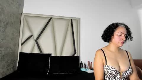 Snapshot of isabella_rosssi1 chatting on 09/26/25, 04:05 isabella_rosssi1 online show from 09/26/25, 04:05