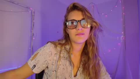 Isabella Rros online show from 12/13/25, 07:53