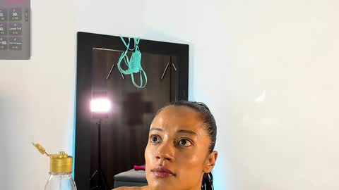 Snapshot of isabella_savina chatting on 01/11/25, 01:59 Isabella online show from 01/11/25, 01:59