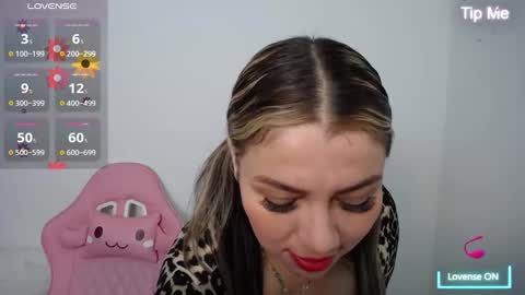 Snapshot of isabella_wish1 chatting on 10/17/25, 11:35 isabella_wish1 online show from 10/17/25, 11:35