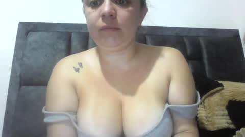 Snapshot of isabellaa_hills_ chatting on 06/19/26, 04:33 isabellaa_hills_ online show from 06/19/26, 04:33
