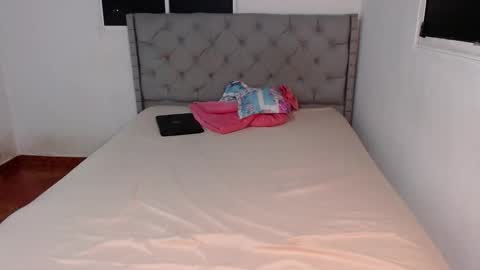 IM ISABELLA online show from 10/12/25, 12:42
