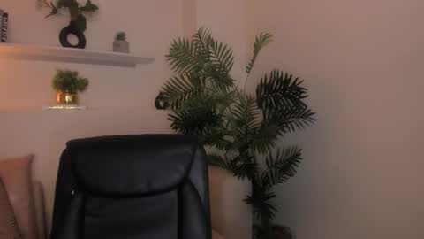 Snapshot of isabellaalen chatting on 06/28/26, 11:22 Isabella online show from 06/28/26, 11:22