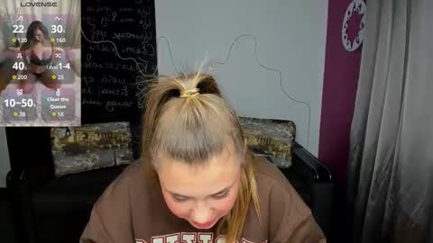 isabellabler online show from 12/04/25, 12:47