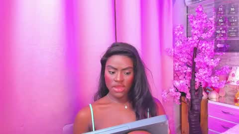 Snapshot of isabellabroms21 chatting on 02/09/25, 11:25 v online show from 02/09/25, 11:25