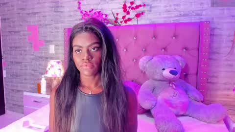 Snapshot of isabellabroms21 chatting on 02/20/25, 08:47 v online show from 02/20/25, 08:47