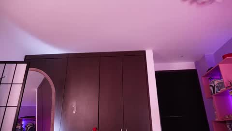 Snapshot of isabellacrz chatting on 12/15/24, 03:45 isabellacrz online show from 12/15/24, 03:45