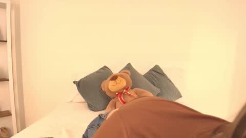 Isabella  online show from 02/05/26, 01:27