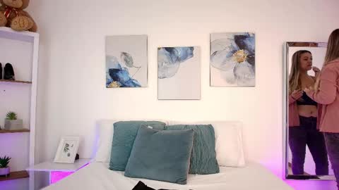 Isabella  online show from 04/20/26, 01:36