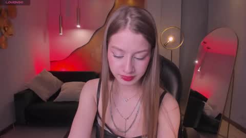 Snapshot of isabellamoretti1 chatting on 02/27/26, 04:45 Isabella Moretti online show from 02/27/26, 04:45