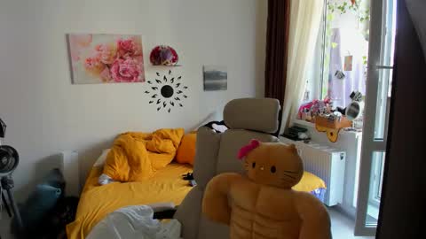 Isabella online show from 09/12/25, 11:32