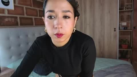 Isabela Paz online show from 04/21/26, 12:22