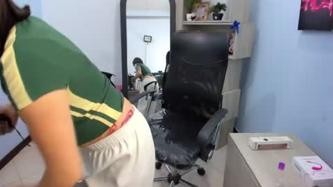 Snapshot of isabellasummer_ chatting on 06/16/26, 12:19 isebella online show from 06/16/26, 12:19