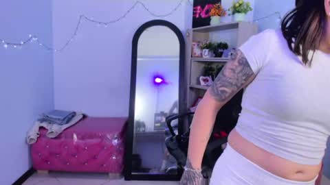 Snapshot of isabellasummer_ chatting on 07/15/26, 12:54 isebella online show from 07/15/26, 12:54