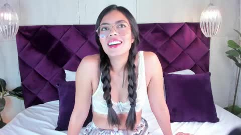 Isa  online show from 09/17/25, 04:36