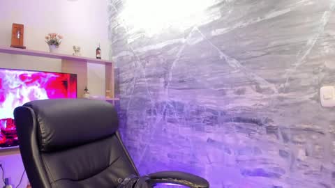 Isa online show from 12/19/24, 04:13