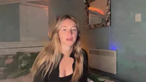 isabellesings online show from 05/08/26, 02:39