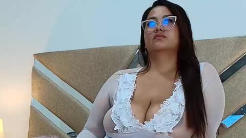 Snapshot of isabellmendez_ chatting on 03/05/25, 10:21 IsabellMendez online show from 03/05/25, 10:21