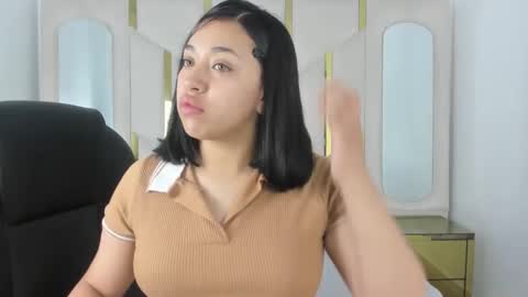 isabellrodriguez18 online show from 09/18/25, 02:57